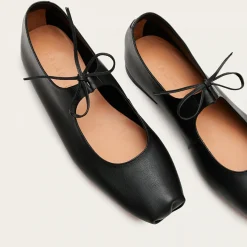 Balagan Baleriny|Batsheva Baleriny, Czarny