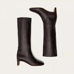 Balagan Botki|Nancy Botki, Ciemny Braz