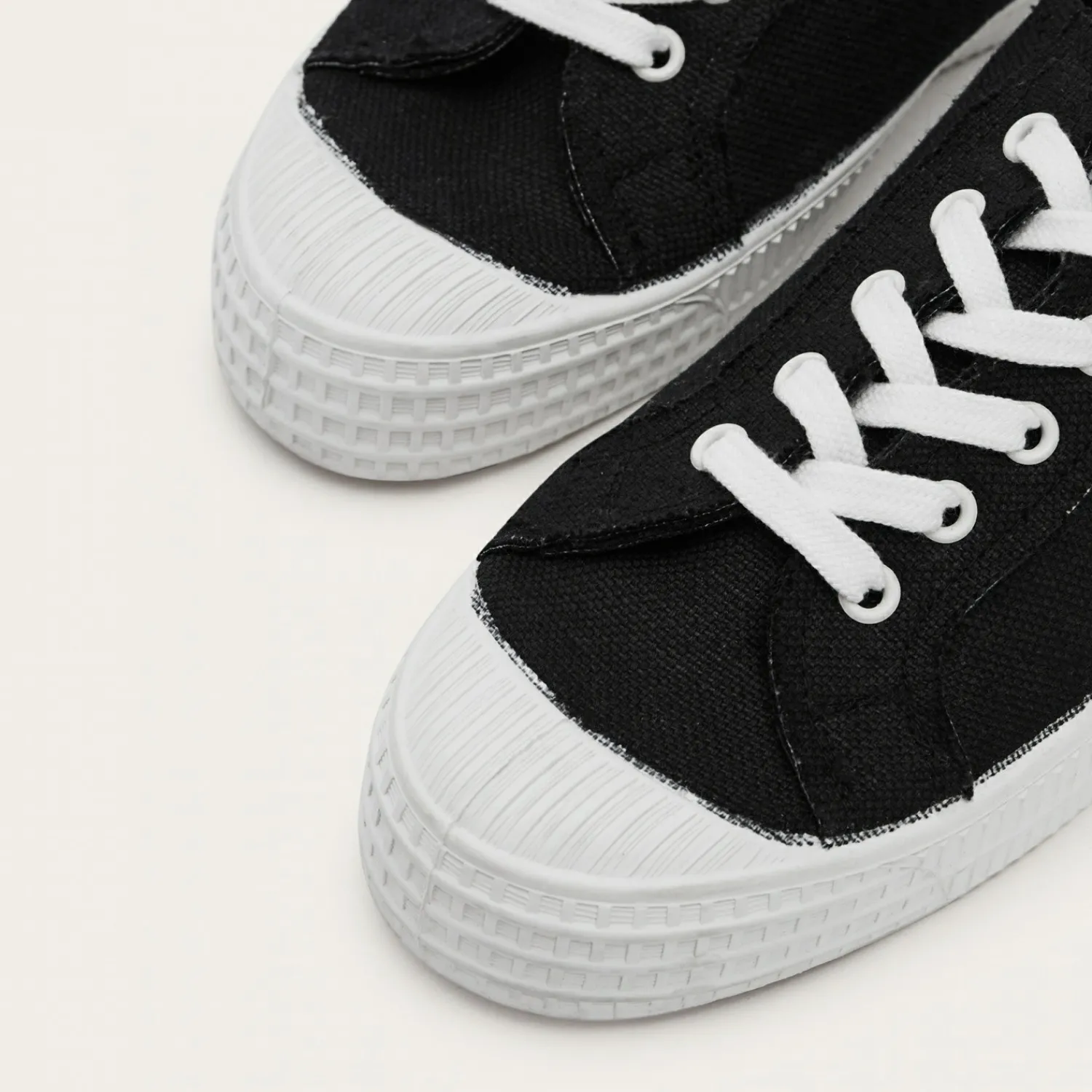 Balagan Sneakersy|Novesta Star Master Sneakersy Damskie Vegan, Czarne Na Bialym