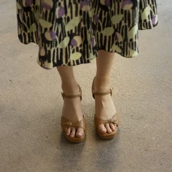Balagan Sandaly|Vivienne Sandaly, Naturalny